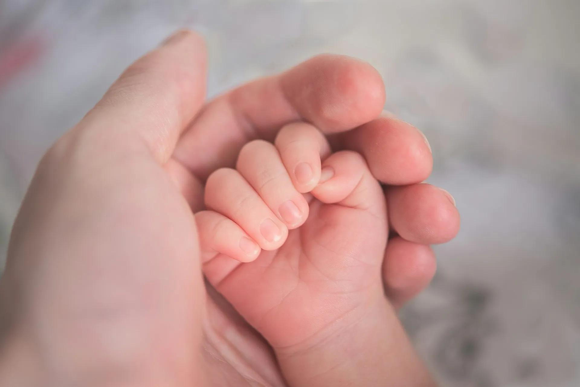 7 Essential Tips to Have Your First Baby & Avoid Feeling Overwhelmed cover picture