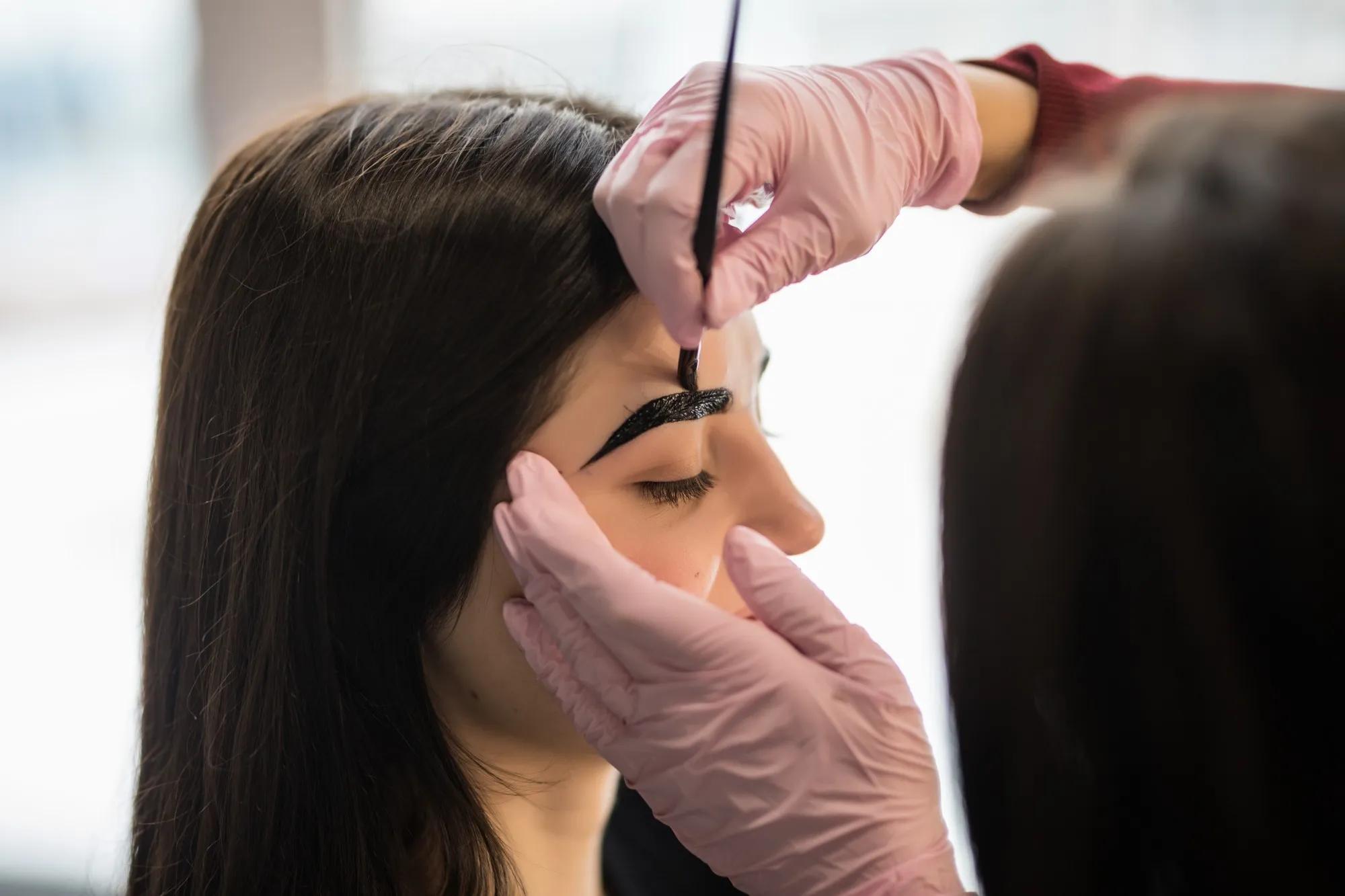 How Long Does Brow Tint Last? Factors That Affect Brow Tint Longevity cover picture
