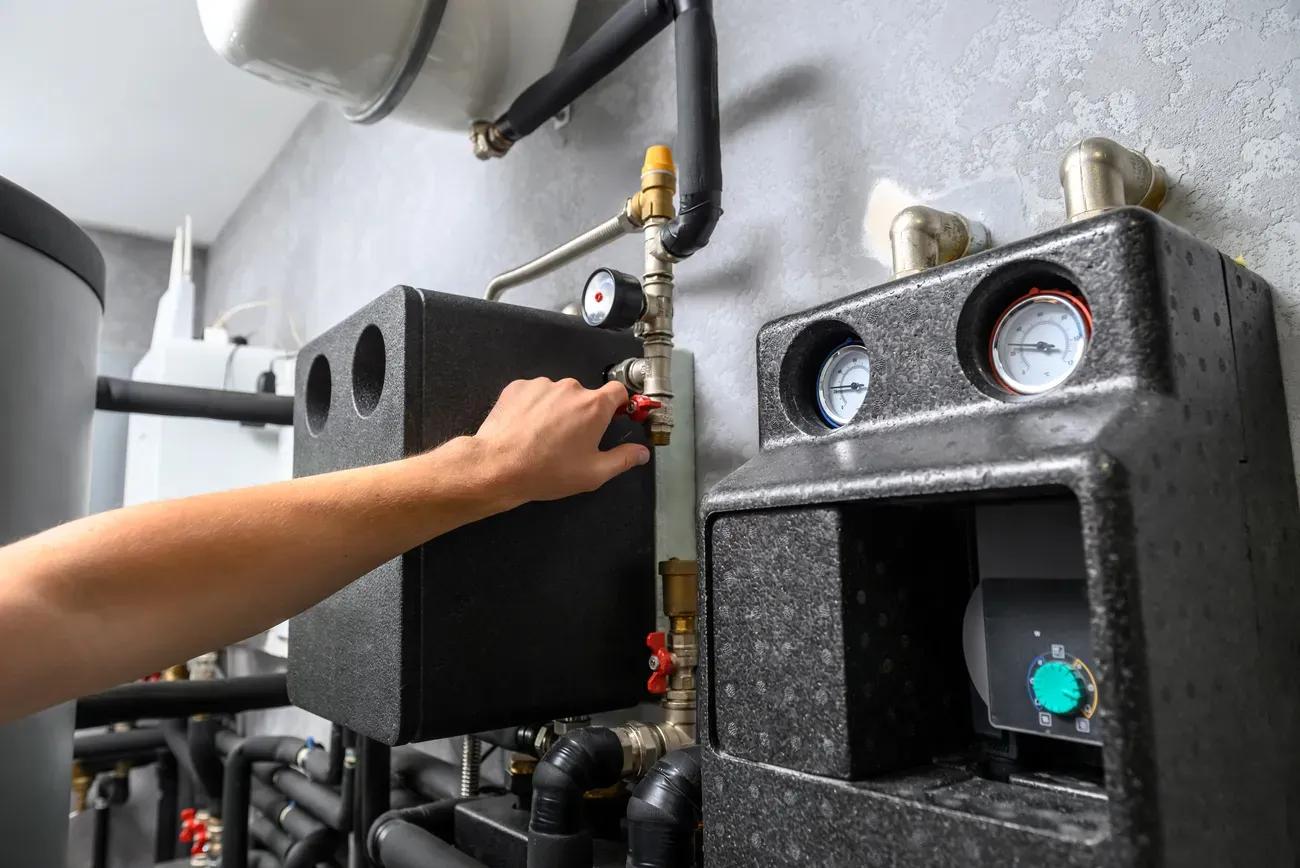 7 Early Warning Signs Your Furnace Needs Professional Help cover picture