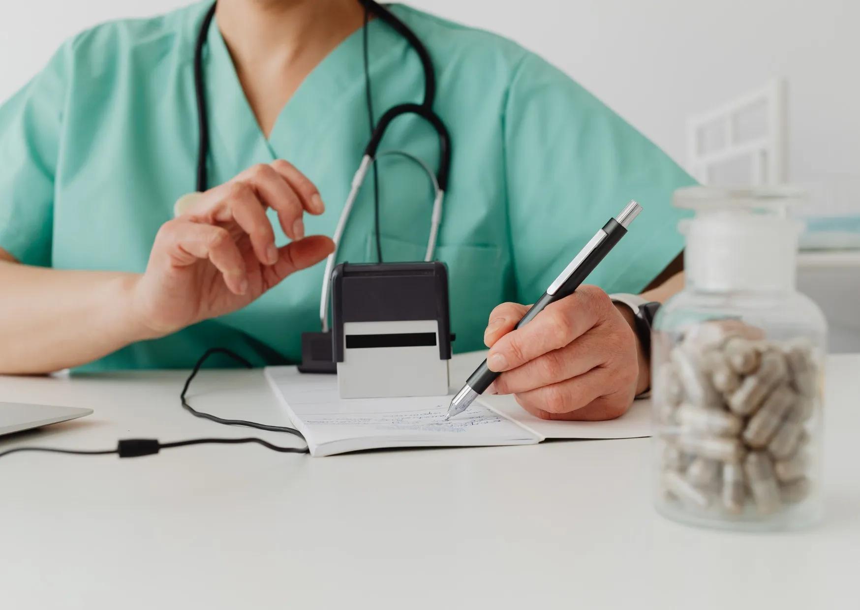 How Online Pharmacies Work in India: Prescription Rules, Delivery, and Verification cover picture