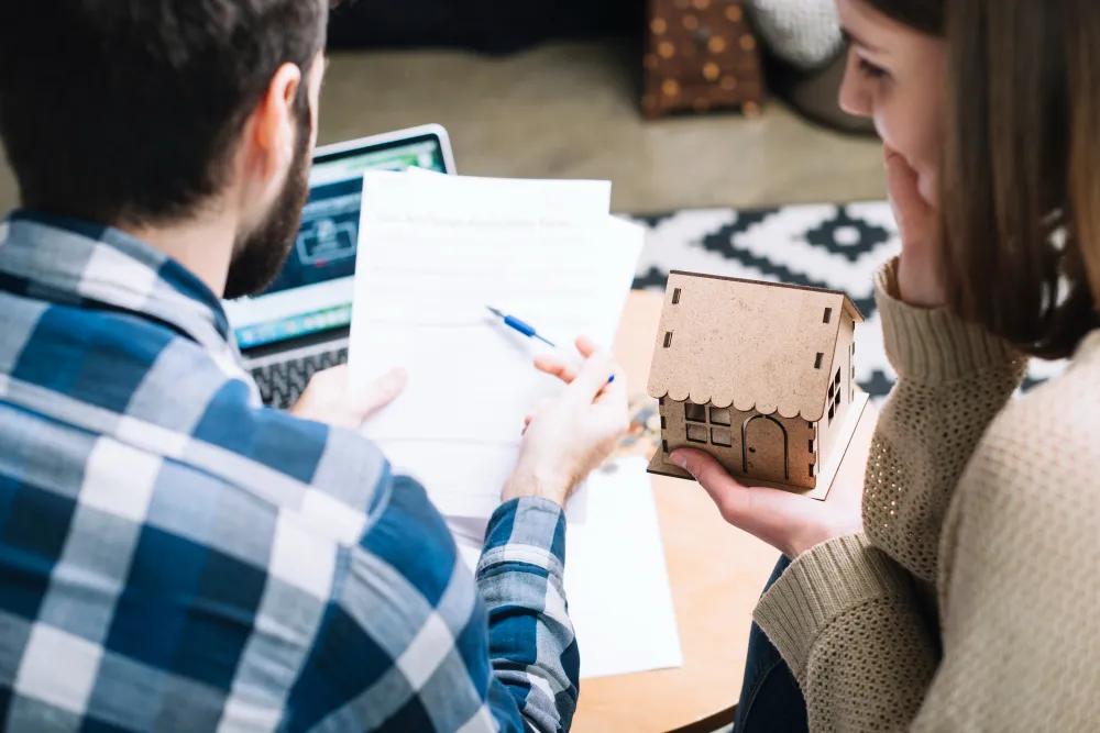 What Everyone Should Know Before Buying a Home cover picture