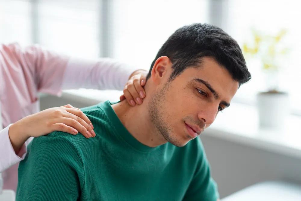 Emergency Chiropractor for Severe Neck Pain cover picture