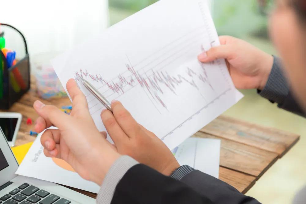 Index vs Sector ETFs: What Performs Better? cover picture