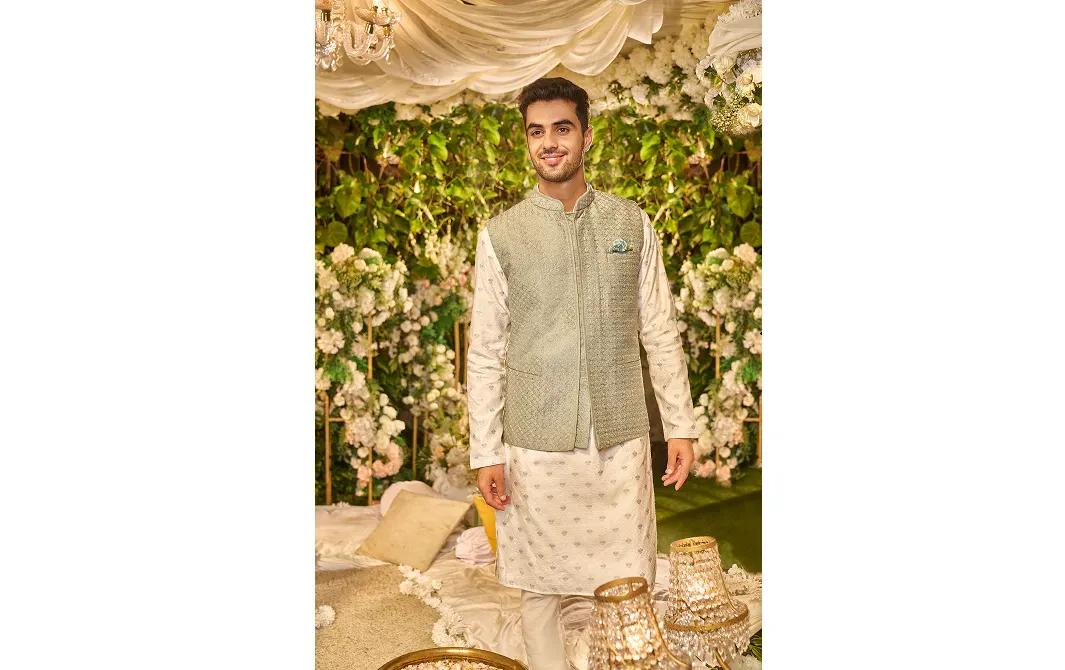 Choosing the Right Jacket to Elevate Your Ethnic Kurta Outfit cover picture