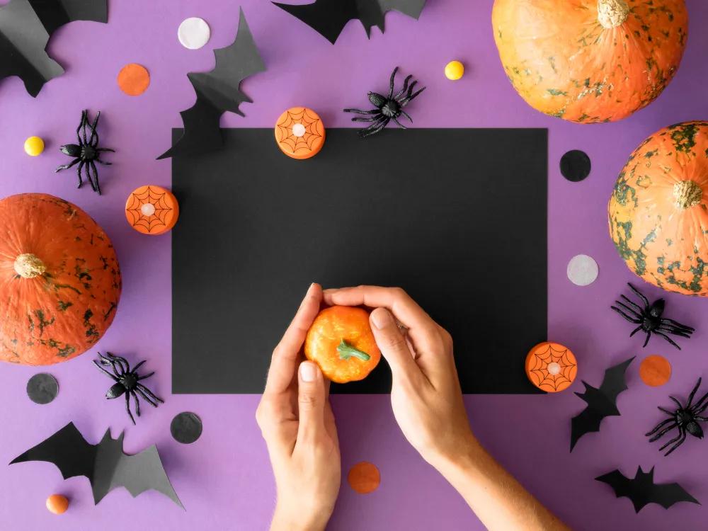 Halloween Card Messages and Styles: How to Pick the Right One for Each Person cover picture