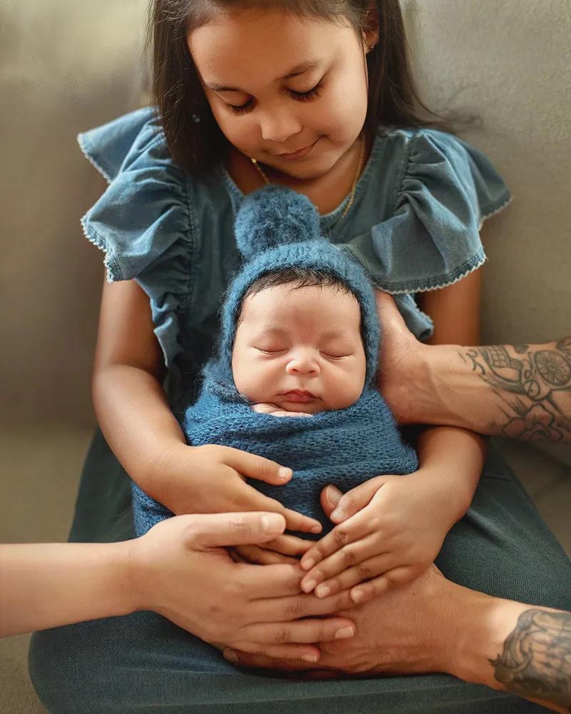 Houston Newborn Photographer and Sweet Newborn Moments cover picture