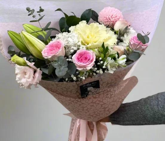 The Art of Gifting Flowers: Beautiful Ideas for Every Special Occasion cover picture