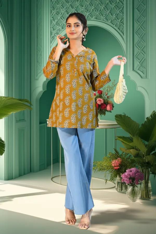 Casual Outing Kurti Styles That Delhi Women Wear With Ease cover picture