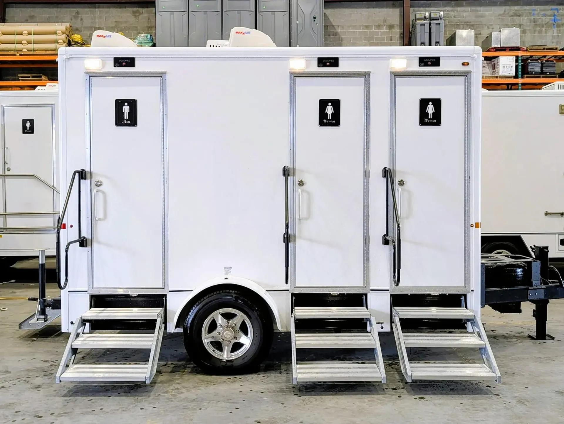 7 Practical Power and Sanitation Tips for Large Events cover picture