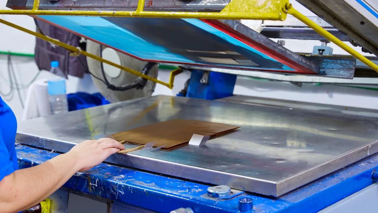 How Custom Print and Signs Drive Retail Success in Dubai cover picture