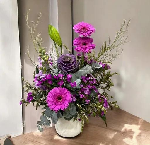 The Beauty of Seasonal Flowers and Why They Make the Perfect Gift cover picture