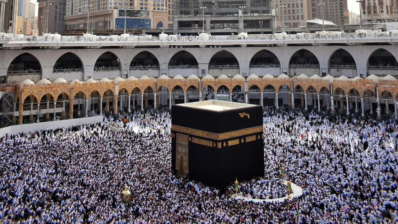 Plan Your Spiritual Journey with Salah Travels cover picture