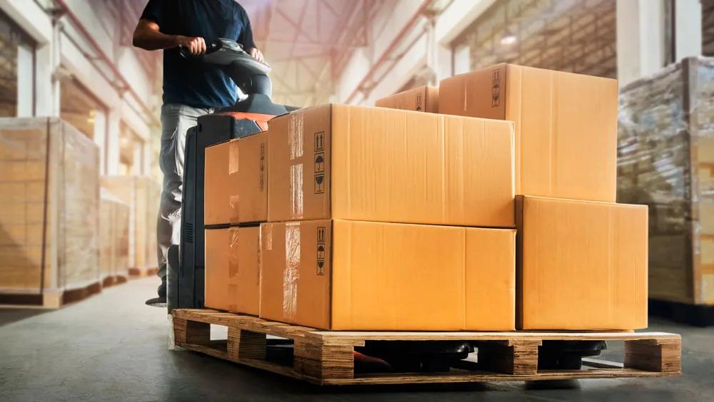 Which Is Cheaper, LTL or FTL? Freight Cost Comparison Guide cover picture