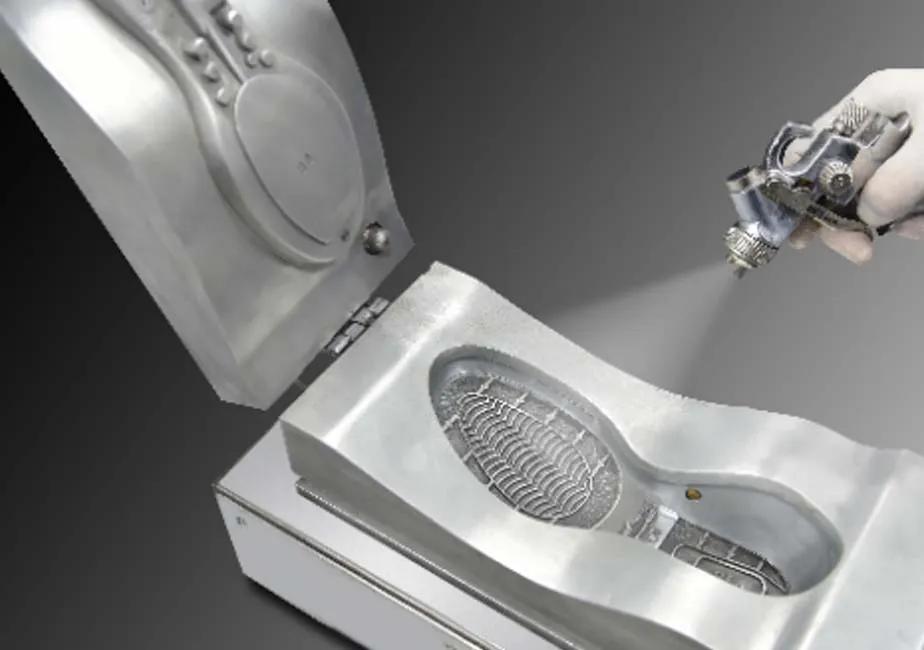 How a Mold Release Agent Manufacturer Helps Improve Manufacturing Efficiency cover picture