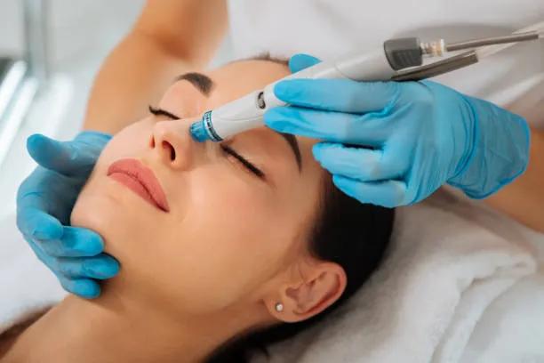 Can HydraFacial brighten dull skin tone? cover picture