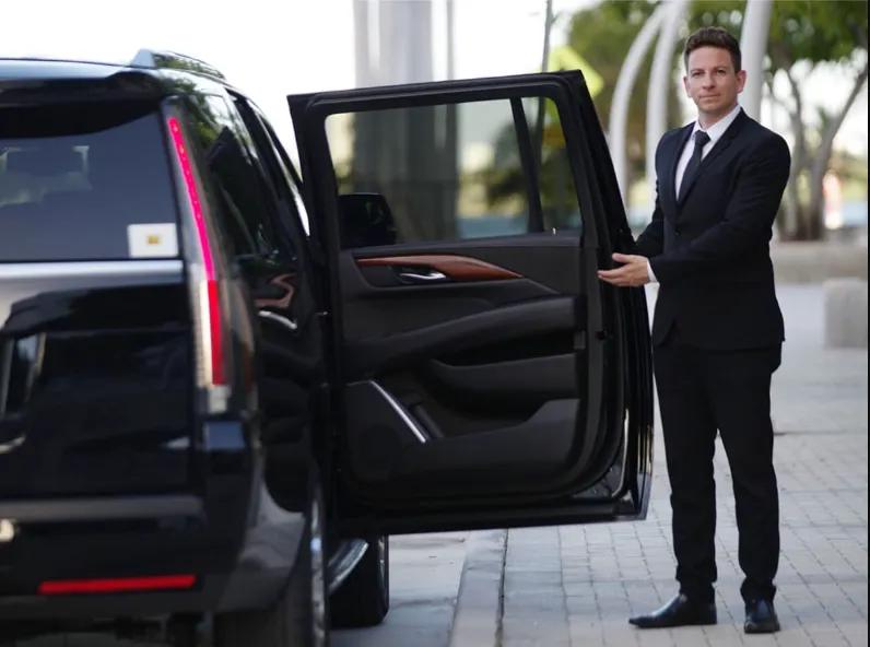 How to Choose the Right Limo Service NYC for Airport Travel cover picture