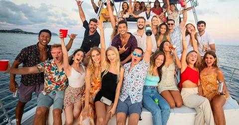 Lake Travis Party Boat Rentals for Relaxed Outings cover picture