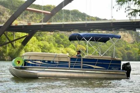 Pontoon Boat Rentals in Lake Travis for Memorable Parties cover picture