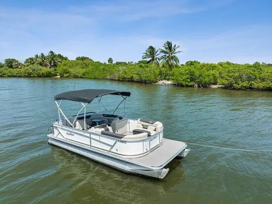 Boat Rentals for Relaxing Cruises on Sunny Days cover picture