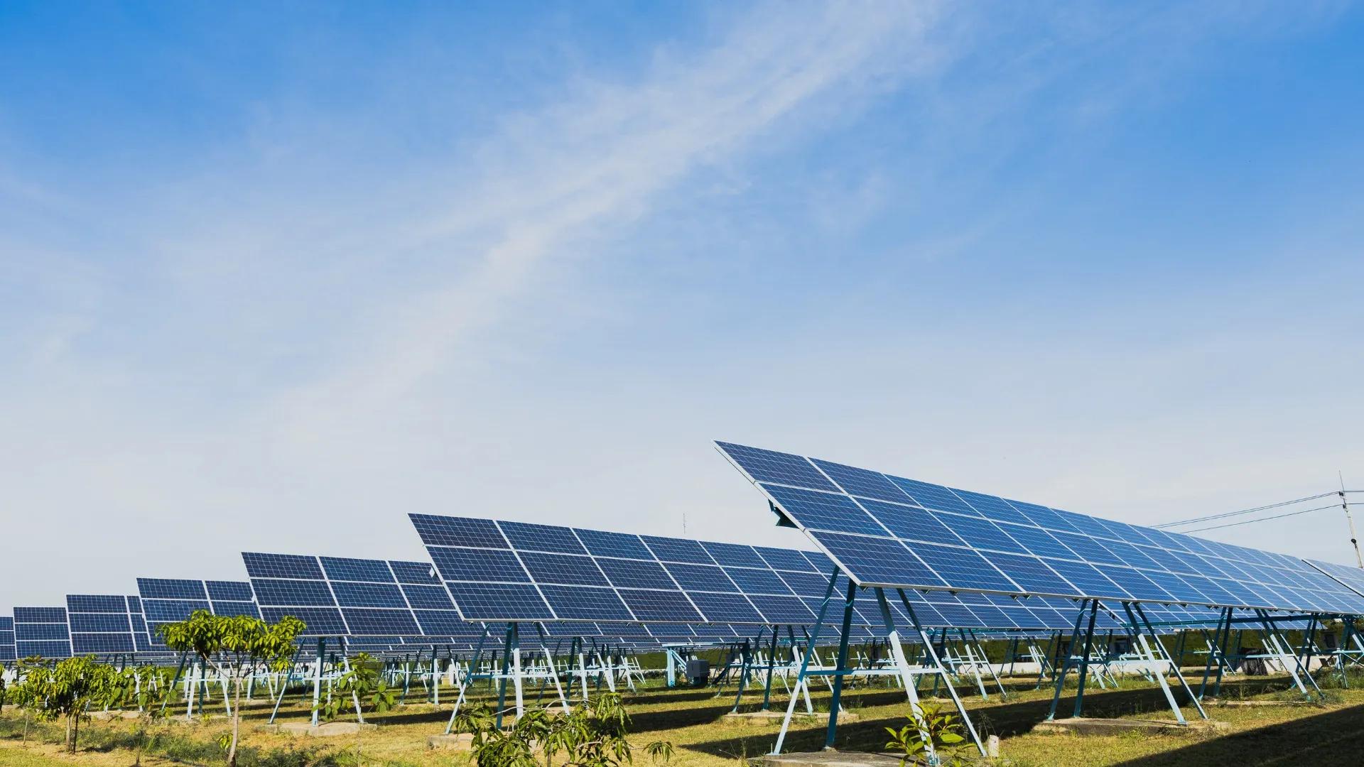 Solar Panel Design in the UAE: A Complete Guid cover picture