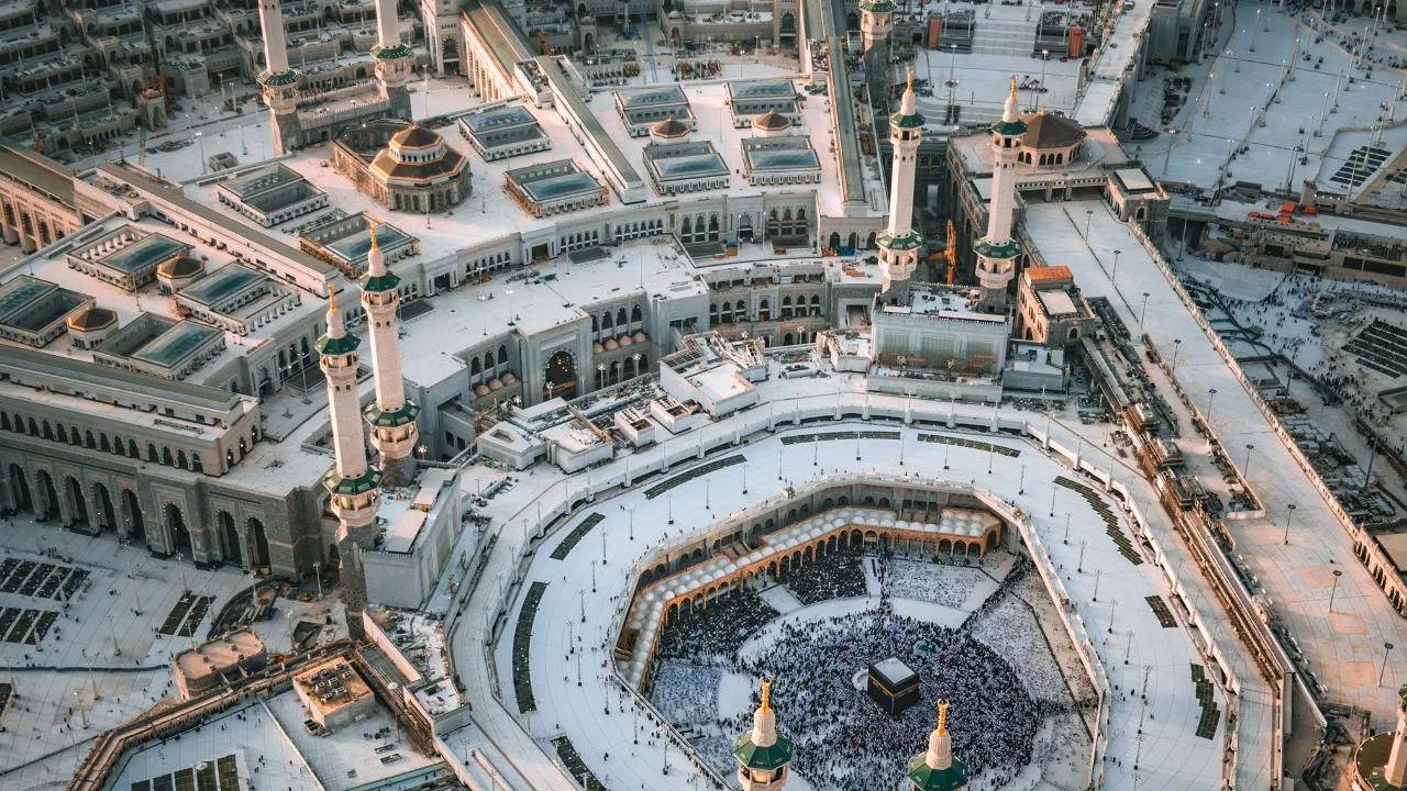 Affordable Cheap Umrah Packages for a Comfortable Journey cover picture