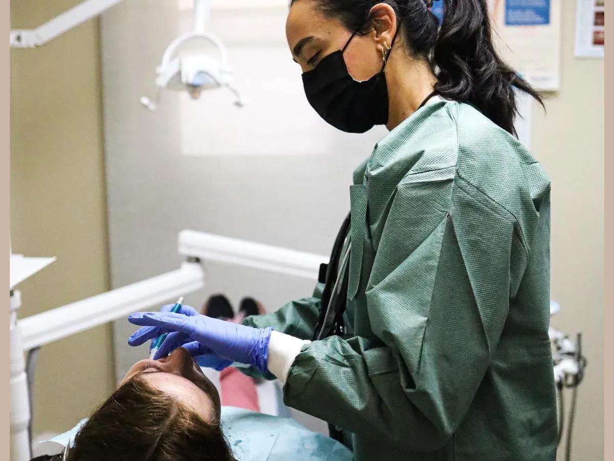 How to Choose the Right Dentist in Simi Valley for Your Family cover picture
