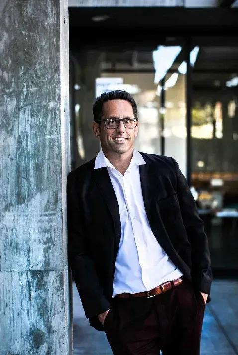 Noam Glick Entorno: Examining Accountability in Employment and Regulatory Law cover picture