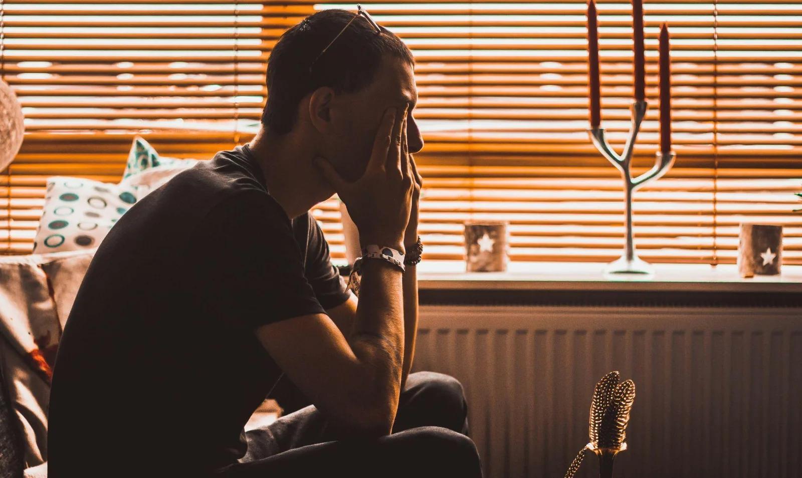 When Is Young Adult Secrecy More Than Growing Independence? Warning Signs Parents Shouldn’t Ignore cover picture