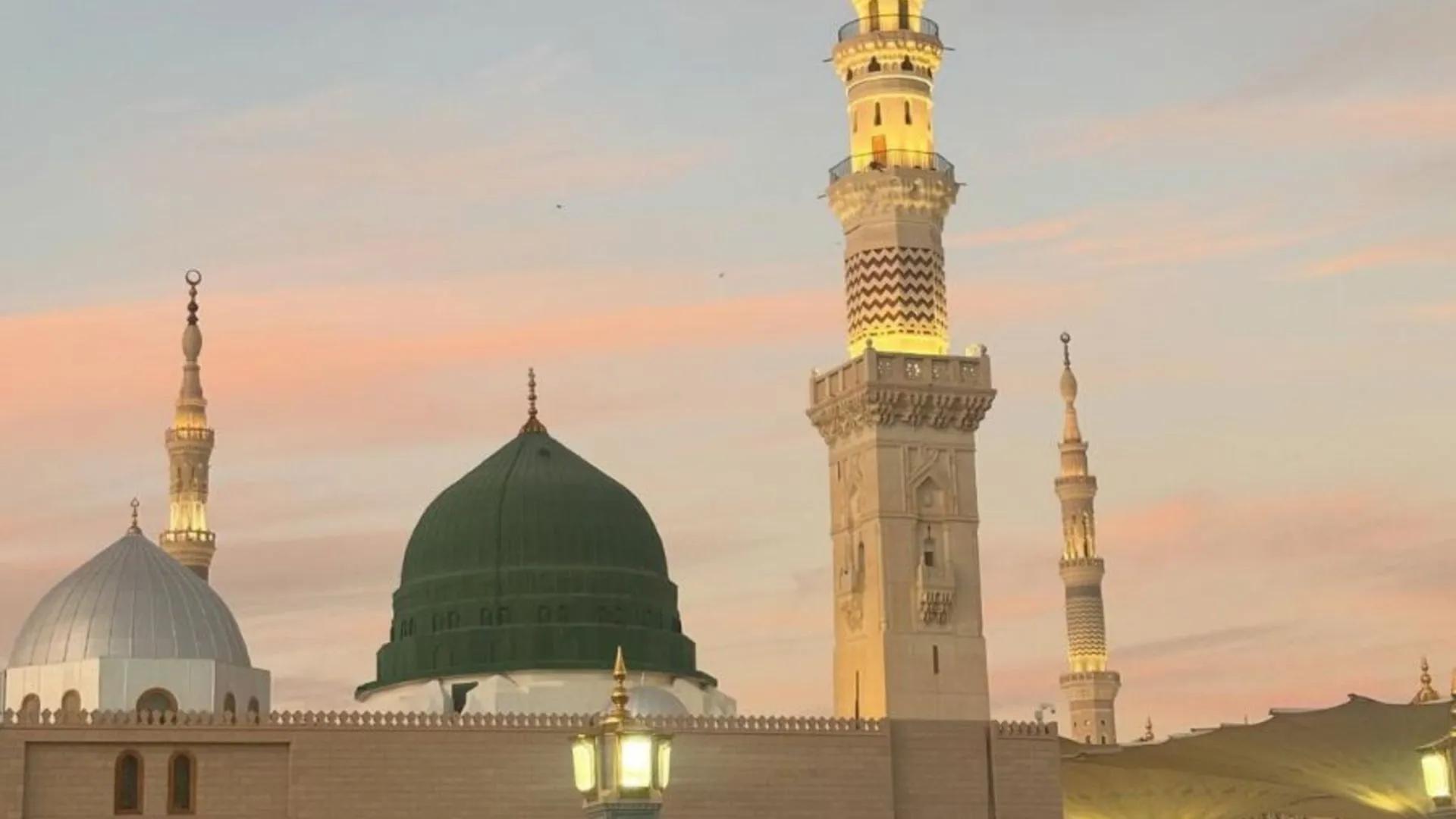 Plan Your Sacred Journey: 5 Star Umrah Packages cover picture