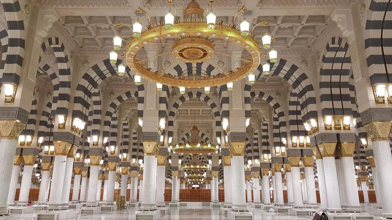 4 Star Umrah Package UK – Affordable Comfort and a Blessed Journey with Alhaddi Travel cover picture
