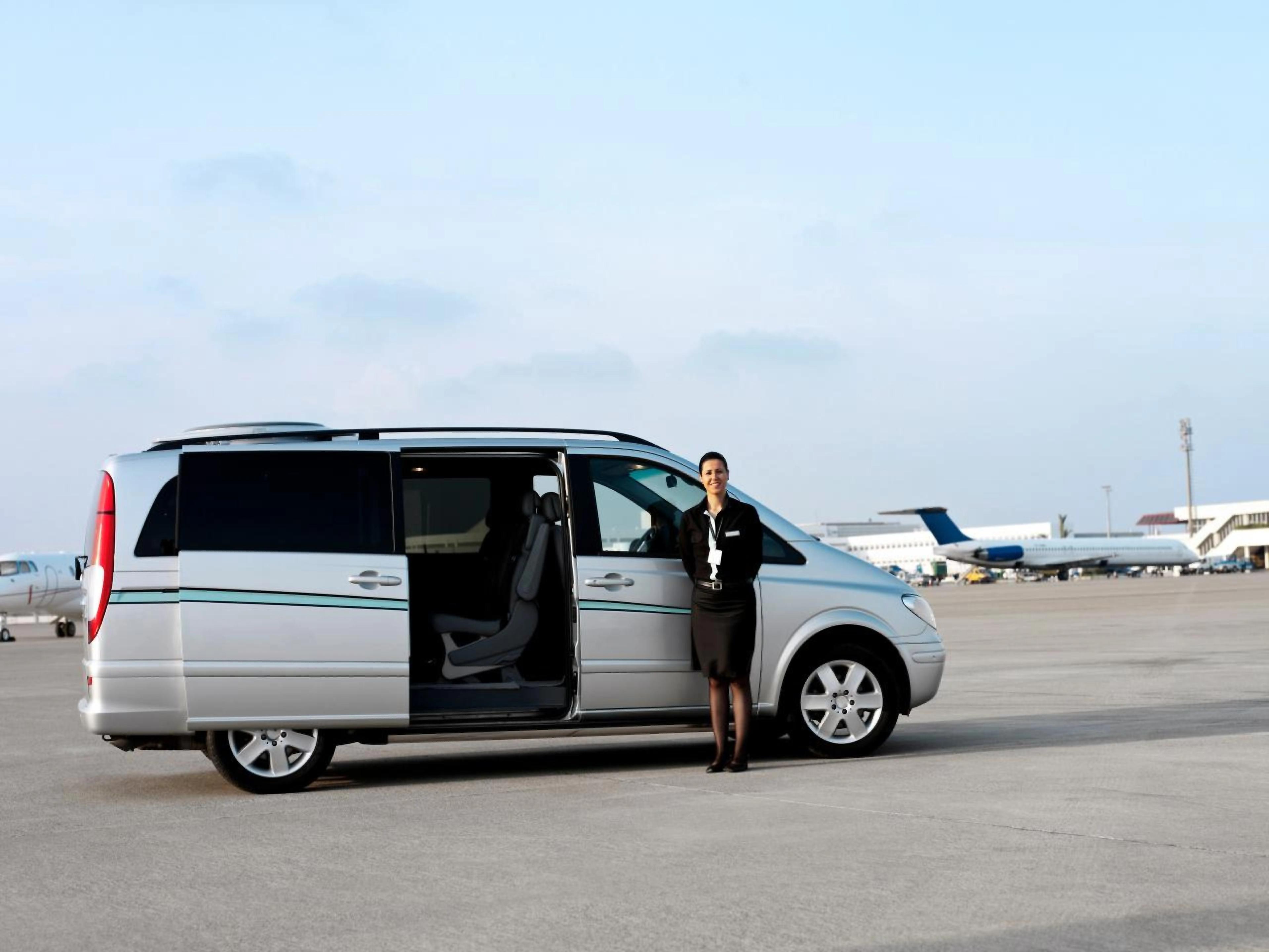 Why Airport Transfers Make Dublin Travel Easier cover picture
