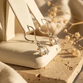 3 Stone Silver Necklace: A Timeless Symbol of Elegance and Meaning cover picture