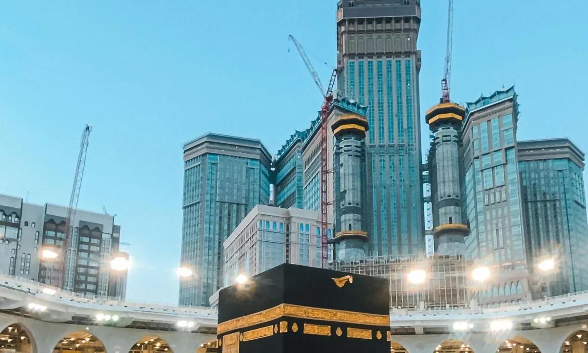 Umrah Package with Saudi Airline – A Comfortable and Reliable Journey with Qalam Travels cover picture