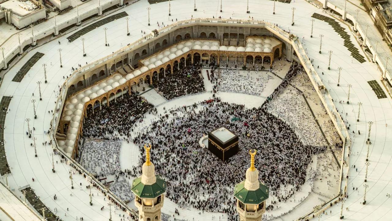 Group Umrah Packages: A Comfortable and Memorable Journey with Qalam Travels cover picture