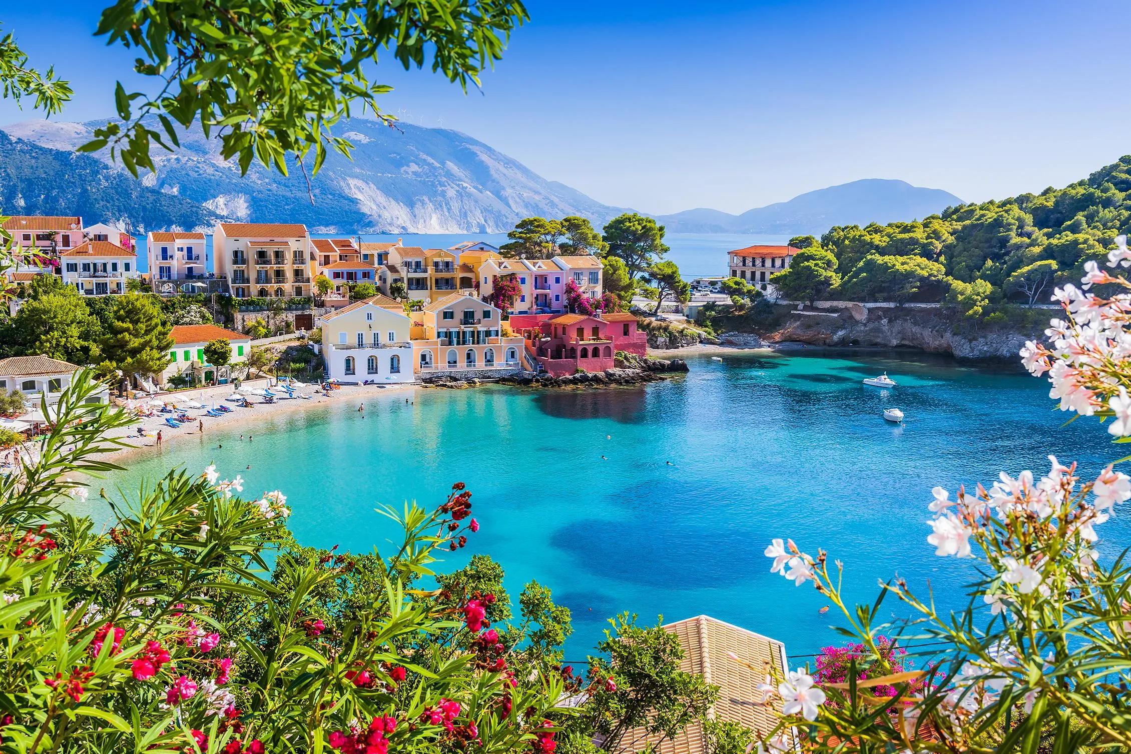 Moving to Greece From UK: Golden Visa Checklist cover picture