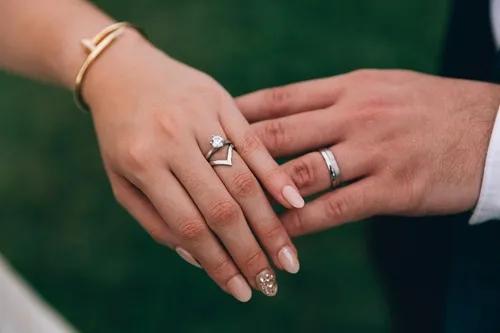 Classic vs Modern Women's Plain Wedding Bands: Which Style Matches You? cover picture