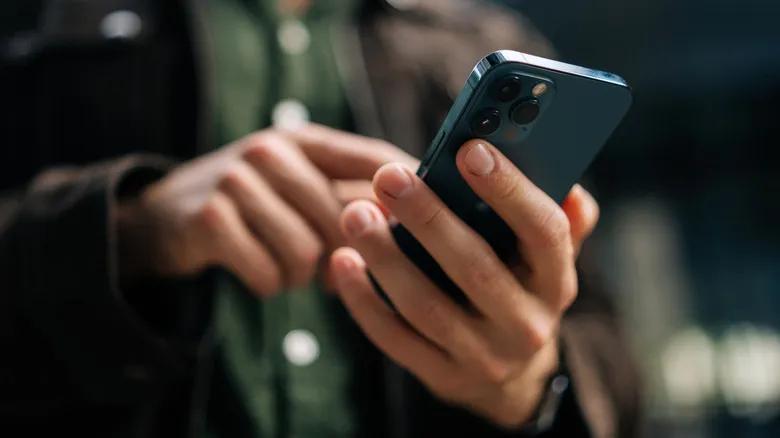 What to Do With Your Old Smartphone After an Upgrade cover picture