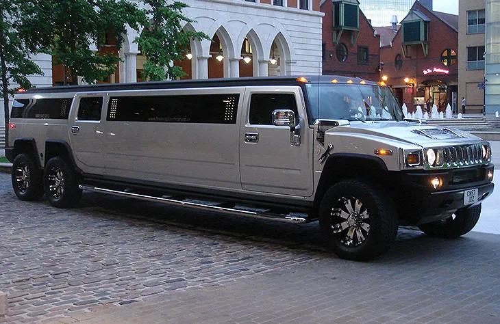 Affordable Limo Hire Birmingham: Comfortable Travel Without the High Cost cover picture