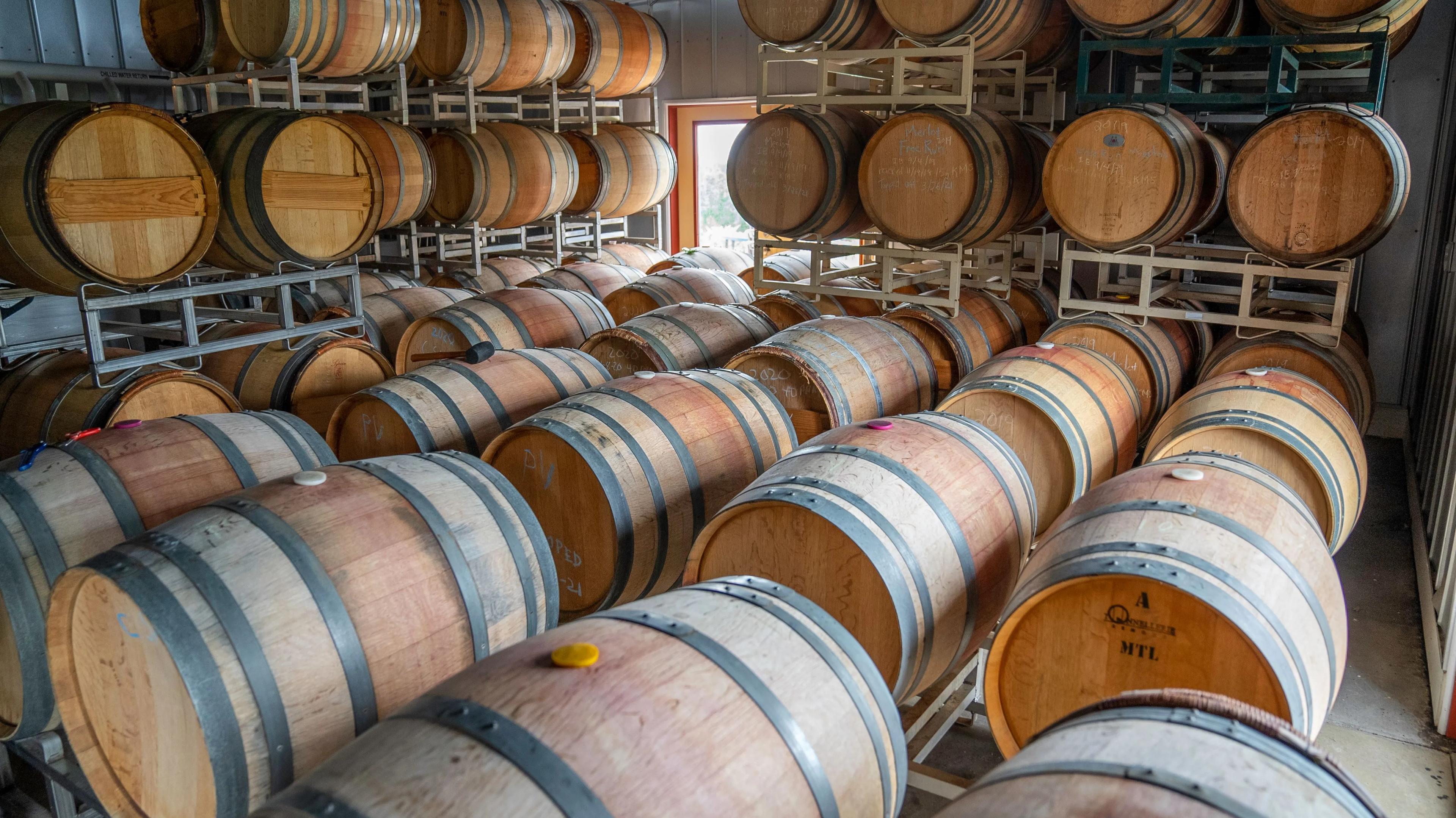 Choosing the Right Oak Barrel for Whiskey, Wine and Crafting Projects cover picture