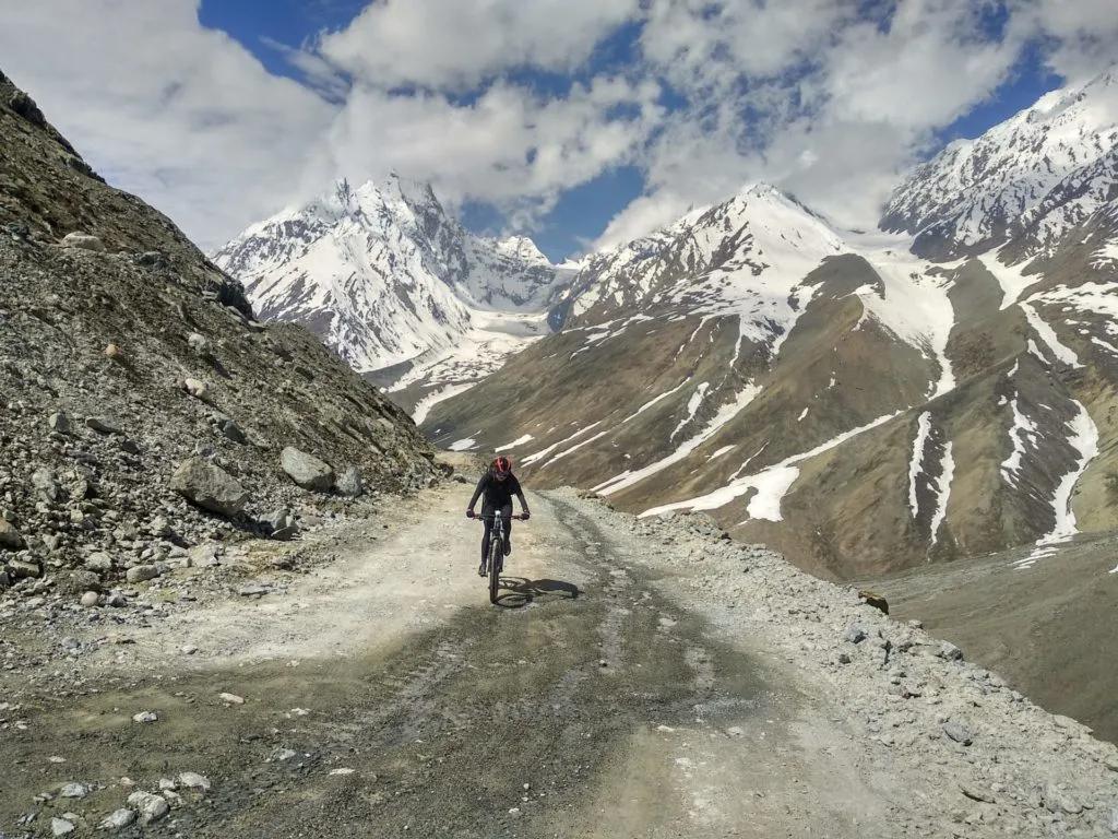 Höhenluft und Passstraßen: So gelingt deine Fahrradreise Indien cover picture