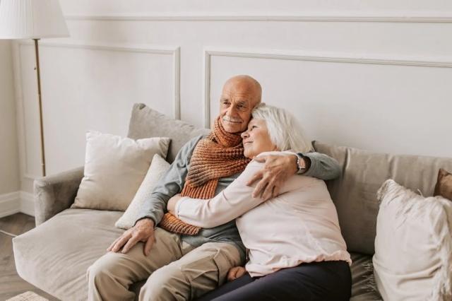 Quick and Easy Downsizing Solutions for Empty Nesters cover picture