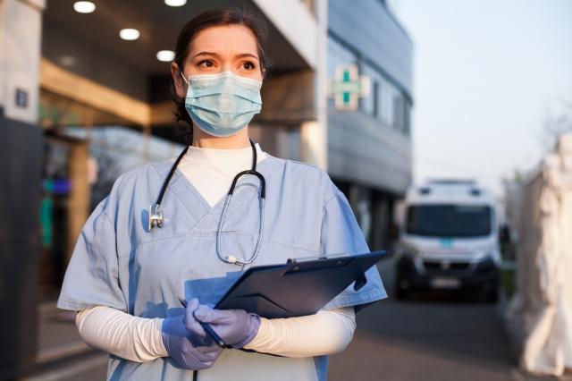 Exploring the Benefits of Working as a Travel ICU Nurse cover picture