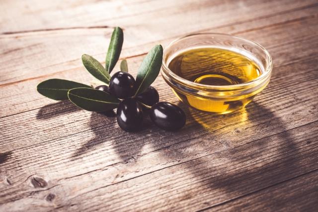 Does Olive Oil Go Bad? cover picture