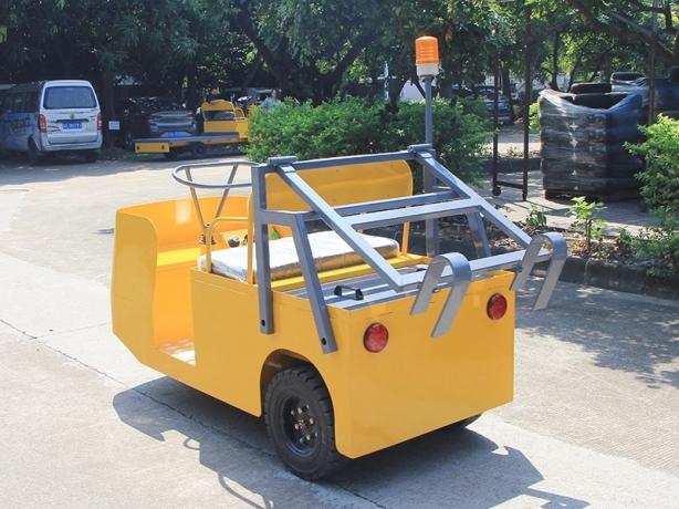 Electric Towing Tractors vs. Traditional Towing Solutions: Which Is Better? cover picture