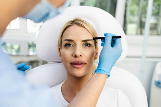 4 Reasons to Avoid Direct Sunlight After Plastic Surgery cover picture