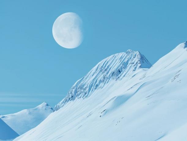 Counting Time by the Moon: Why It Was So Precise and Why We Ditched It cover picture