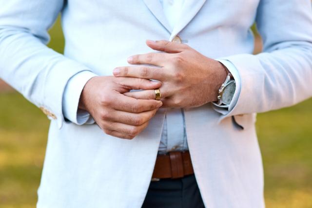 Choosing the Perfect Men's Wedding Band: A Guide for Grooms cover picture