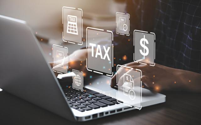 The Total Guide to UK VAT Returns: What Your Company Should Know cover picture