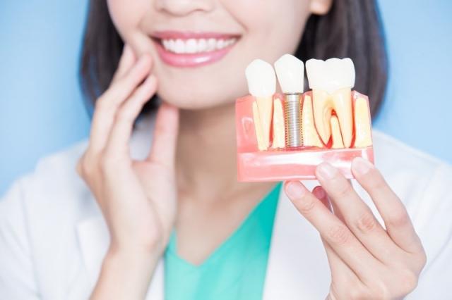 The Right Fit: Finding Your Ideal Dental Implant Specialist cover picture