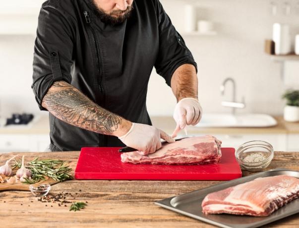 Why a Meat Slicer is a Must-Have for Cooking Enthusiasts cover picture